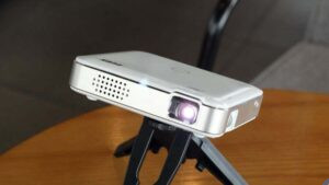 5 Rekomendasi Smart Proyektor 1 Jutaan Terbaik 2025